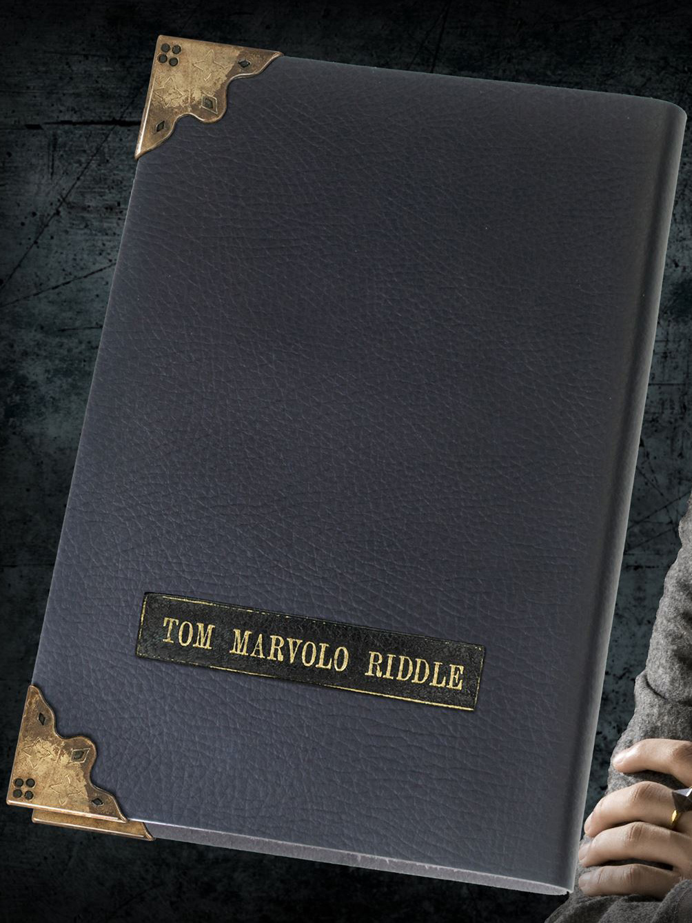 Läs mer om Harry Potter - Tom Riddle Diary Replica