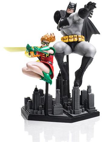 DC Comics  - Batman & Robin (Dark Knight Returns) - Art Scale