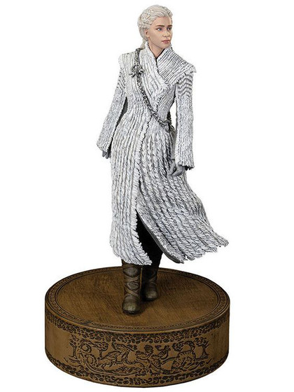 Game of Thrones - Daenerys Targaryen statue (White Fur)