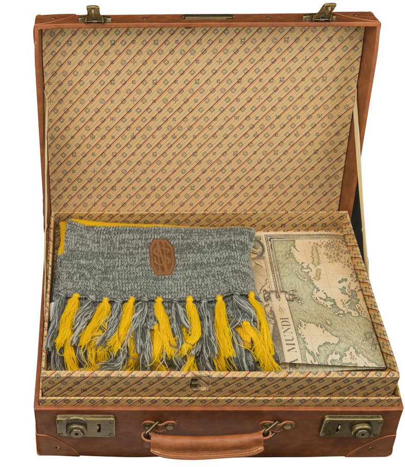Läs mer om Fantastic Beasts - Newt Scamander Suitcase Replica