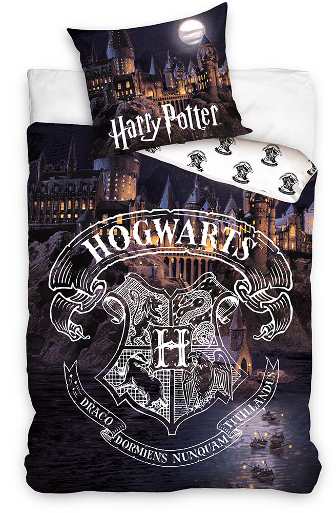 Läs mer om Harry Potter - Hogwarts at Night Duvet Set - 160 x 200 cm