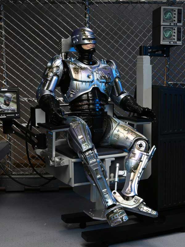 Läs mer om Robocop - Ultimate Battle Damaged RoboCop with Chair