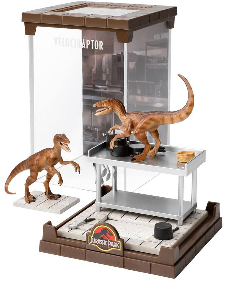 Läs mer om Jurassic Park - Velociraptors Diorama