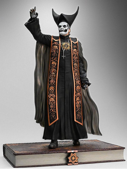 Rock Iconz: Ghost - Papa Emeritus IV (Black Robes) - 1/9
